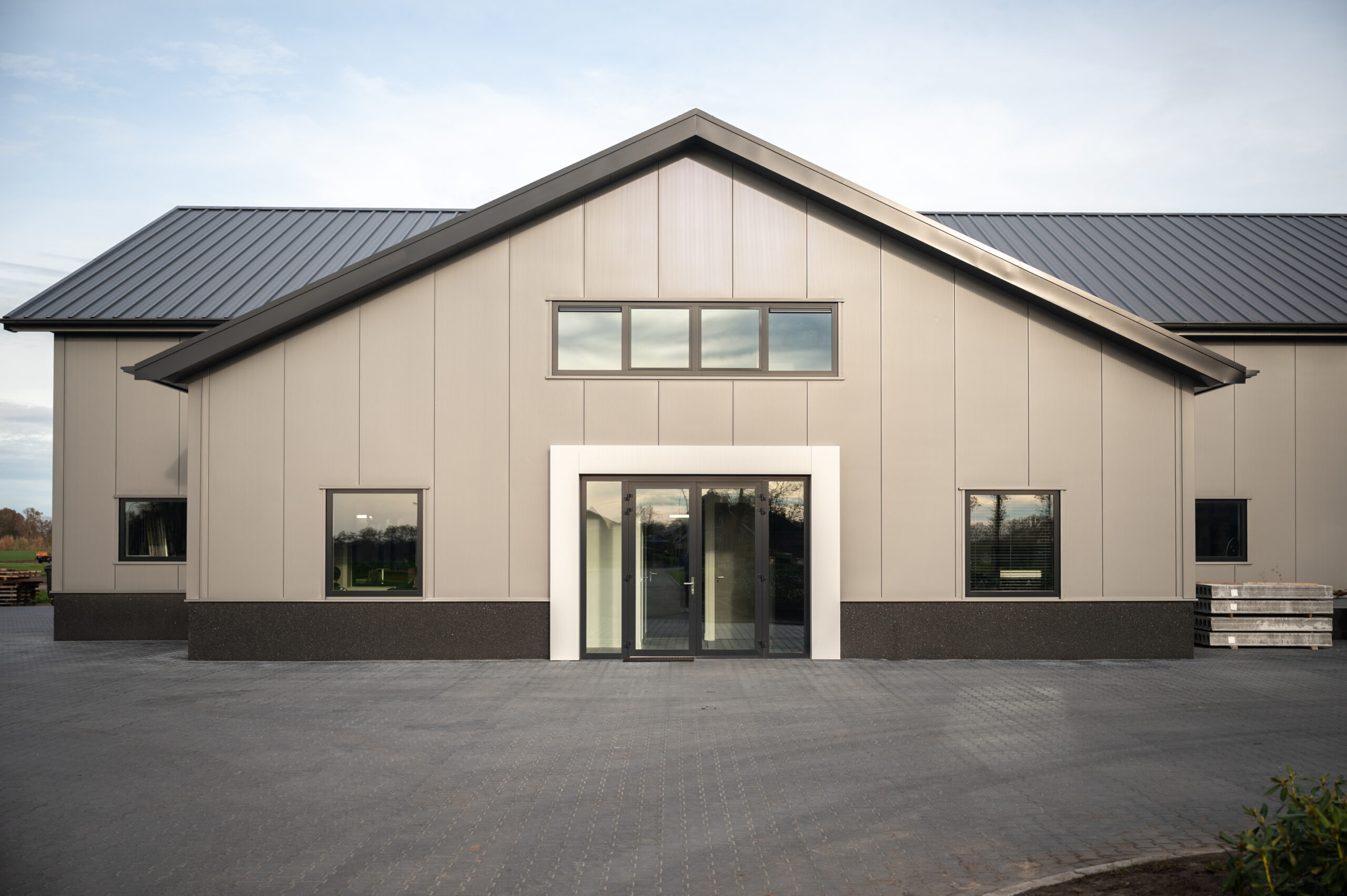 Utiliteit - De Kruif - Wesselseweg, Barneveld - Gevelstyling